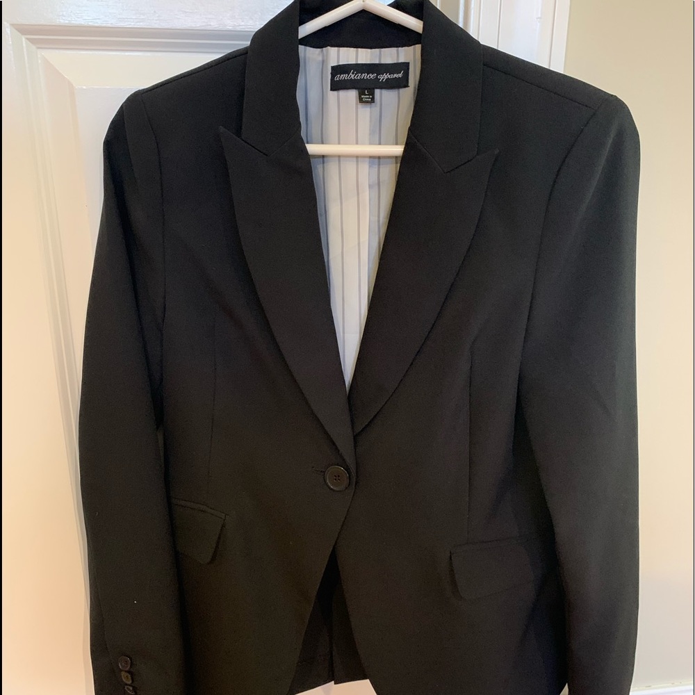 Beautiful hardly worn Black Large Blazer